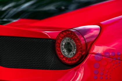 عرض بيع السيارات في الشارقة