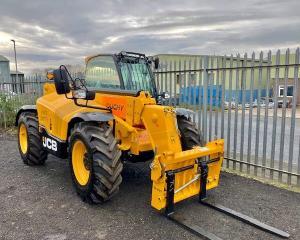 معدات ثقيلة كرينات جرافات شيولات سطحات لودرات للأيجار 