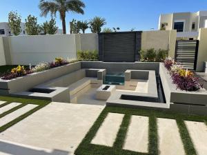 شركة الصحراء الذهبية لتنفيذ احواض السباحة وتنسيق الحد�