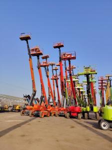 سيزرلفت للايجار سقالات كهربائيّة مان لفت للايجار رفعا�