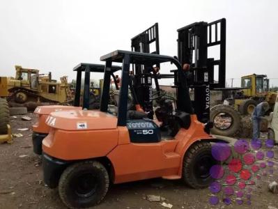 رافعة شوكية للايجار forklift for rent